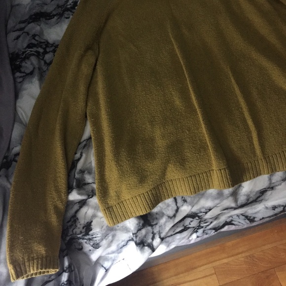Yellow Old Navy sweater - Picture 6 of 6